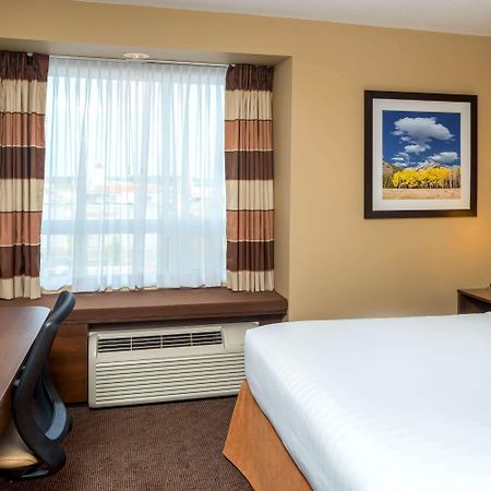 Microtel Inn & Suites By Wyndham Red Deer Zewnętrze zdjęcie