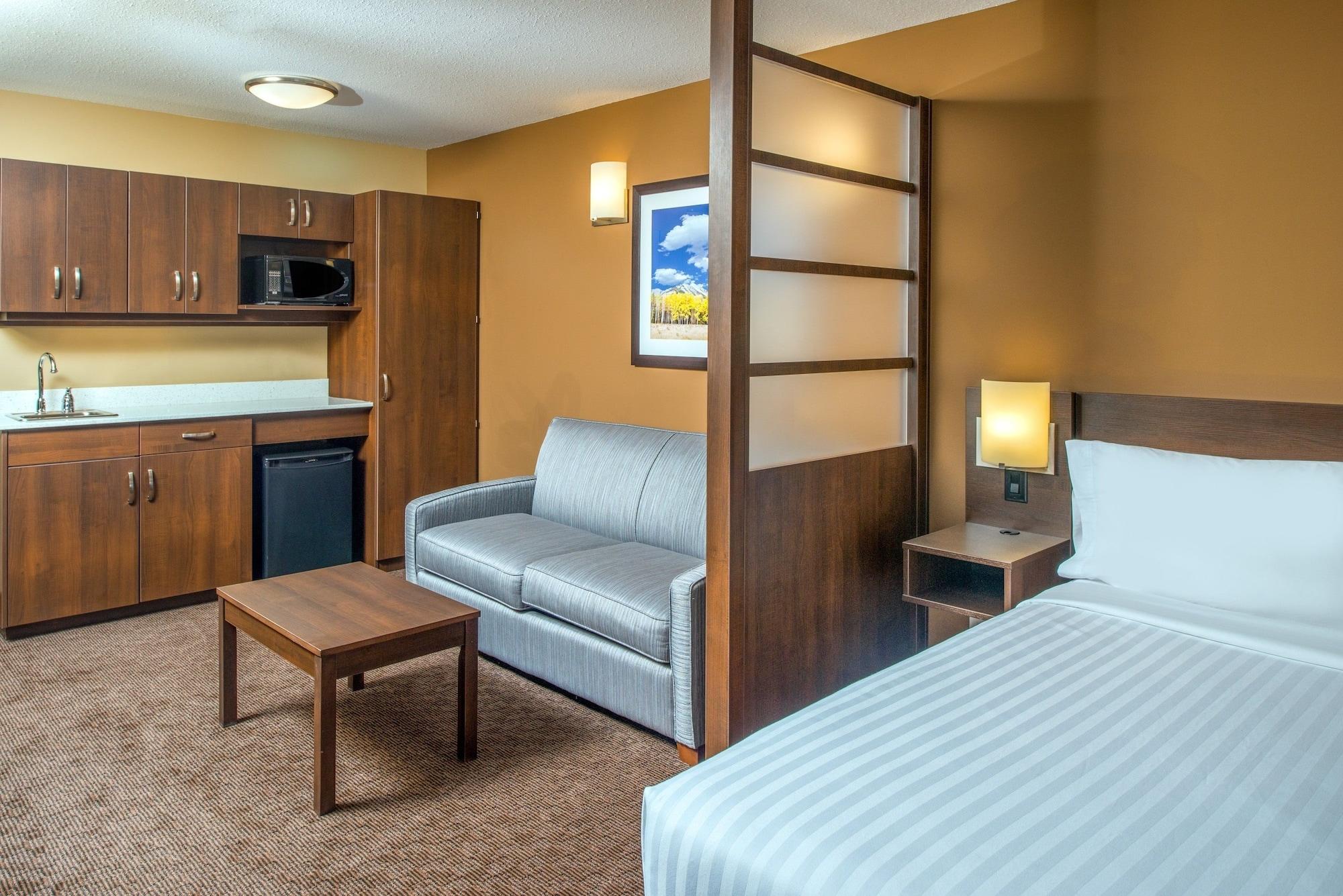 Microtel Inn & Suites By Wyndham Red Deer Zewnętrze zdjęcie