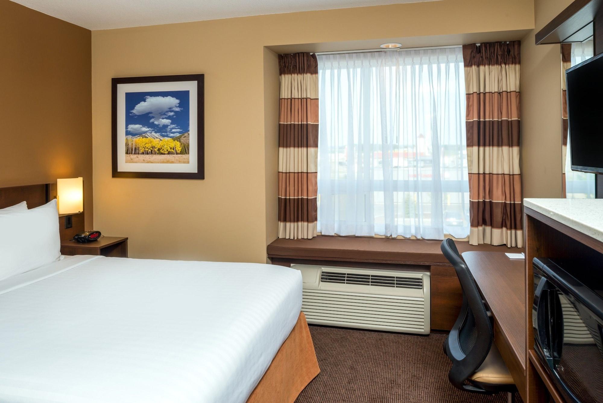 Microtel Inn & Suites By Wyndham Red Deer Zewnętrze zdjęcie
