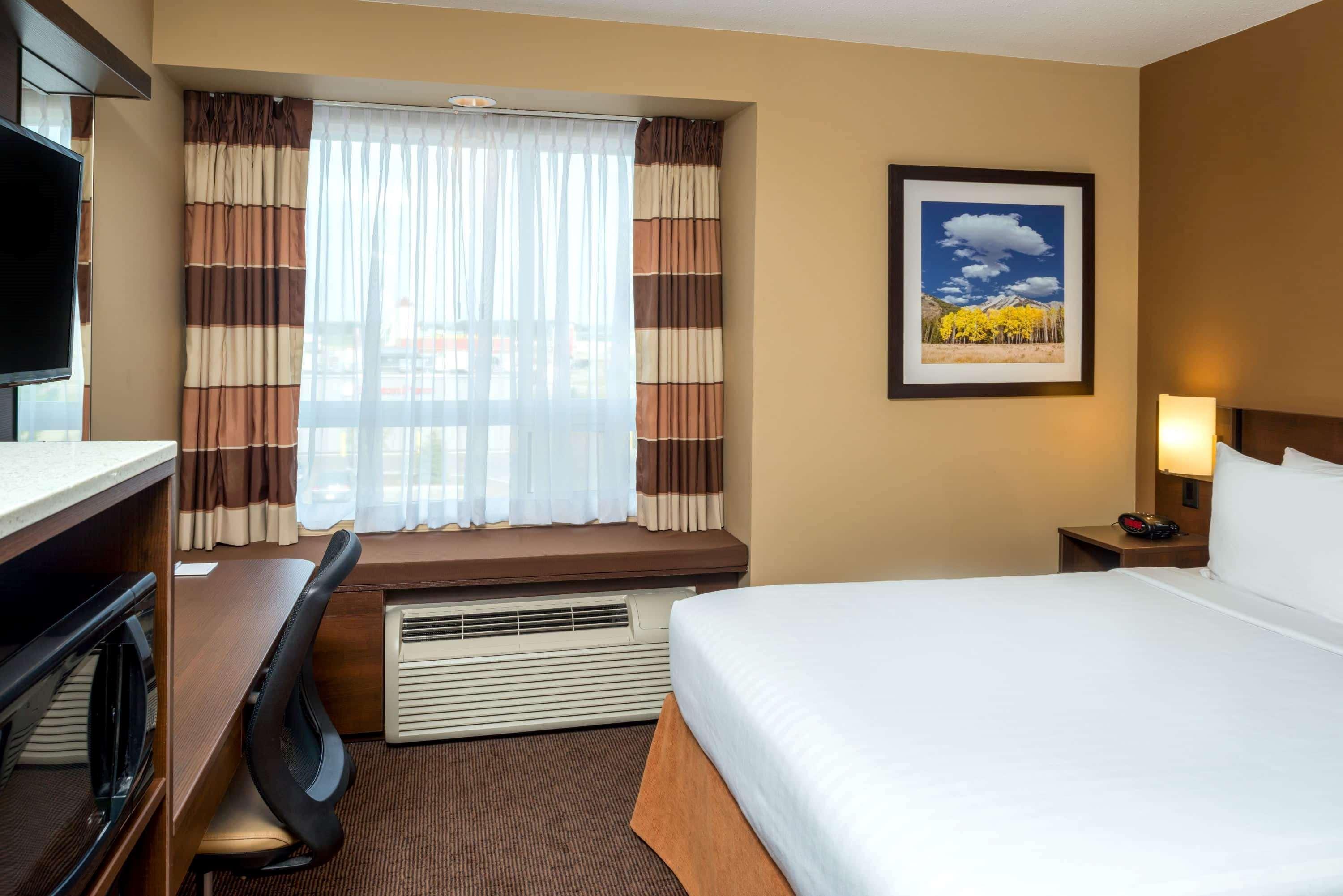 Microtel Inn & Suites By Wyndham Red Deer Zewnętrze zdjęcie