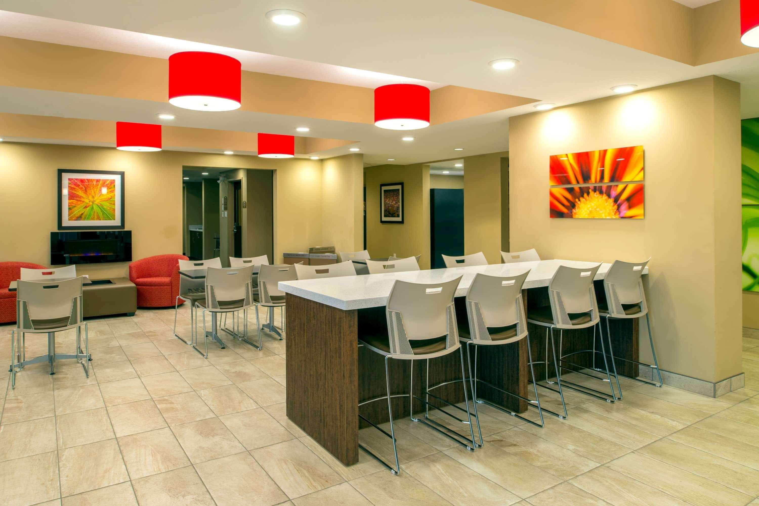 Microtel Inn & Suites By Wyndham Red Deer Zewnętrze zdjęcie