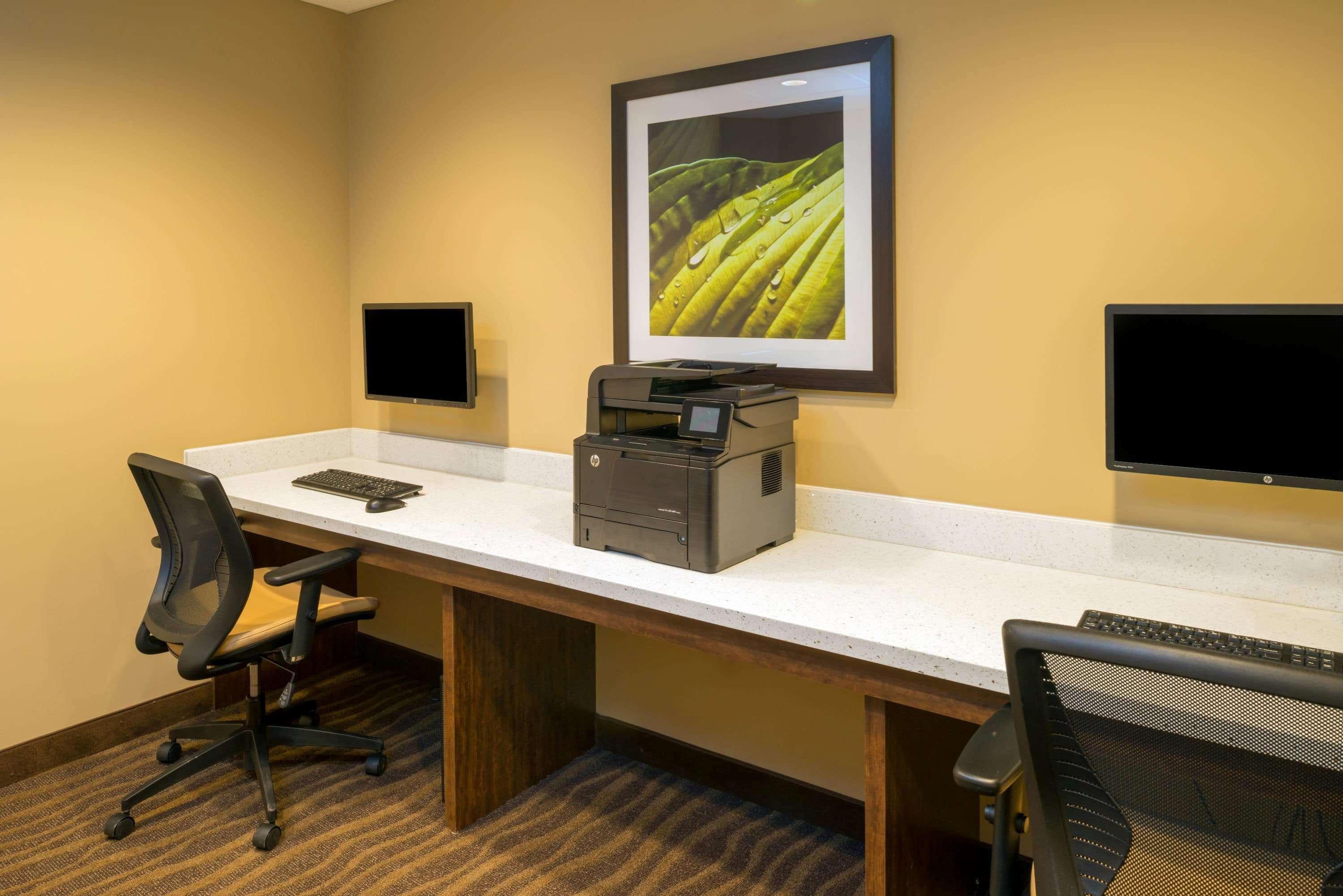 Microtel Inn & Suites By Wyndham Red Deer Zewnętrze zdjęcie