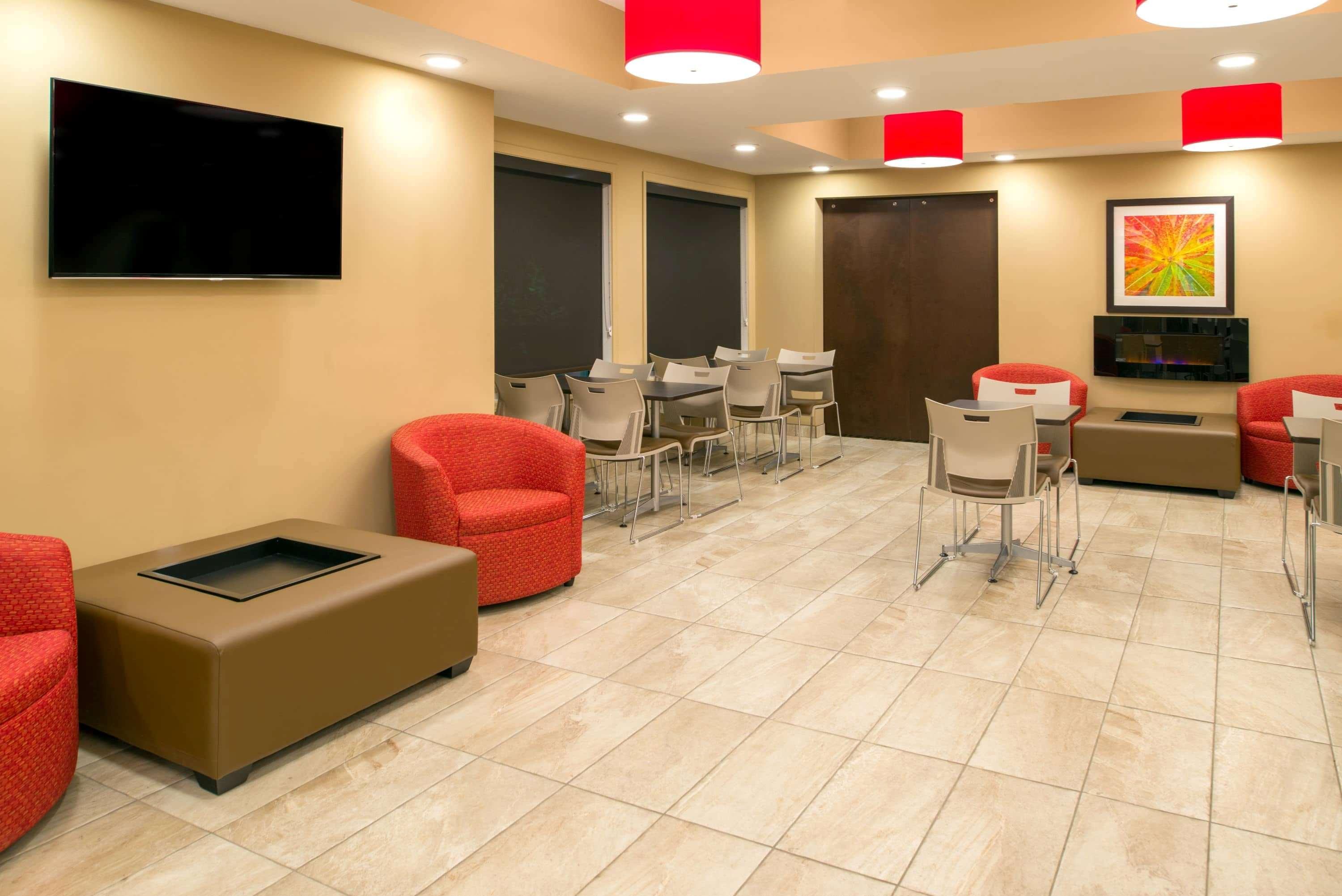 Microtel Inn & Suites By Wyndham Red Deer Zewnętrze zdjęcie
