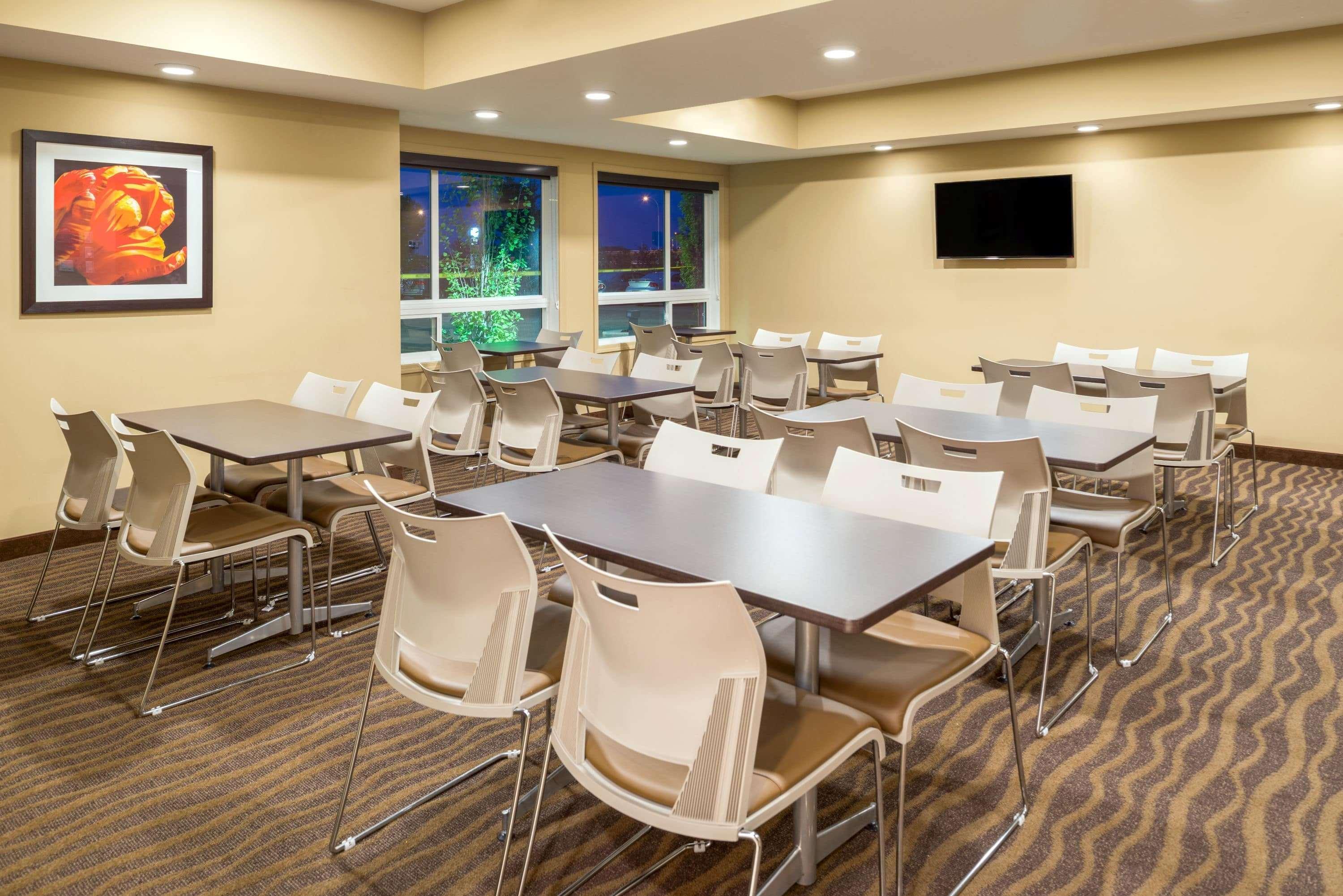 Microtel Inn & Suites By Wyndham Red Deer Zewnętrze zdjęcie