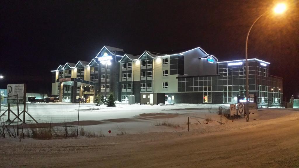 Microtel Inn & Suites By Wyndham Red Deer Zewnętrze zdjęcie