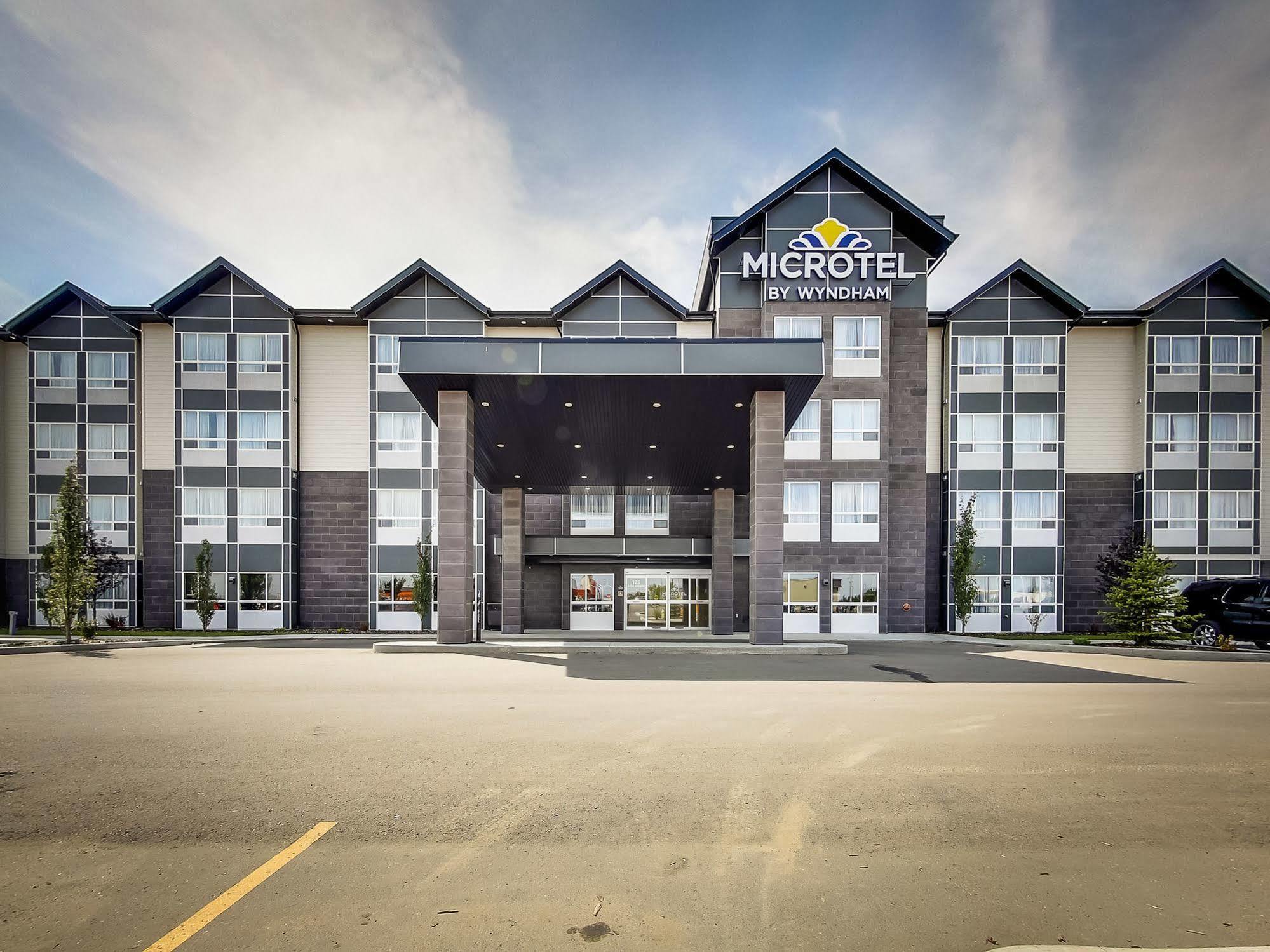 Microtel Inn & Suites By Wyndham Red Deer Zewnętrze zdjęcie